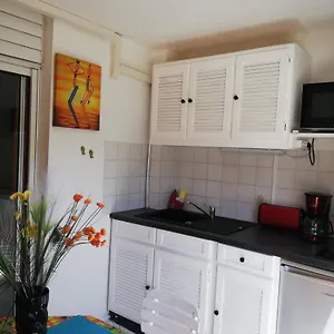 Idéal Famille, Vue Sur Mer. Le Moule